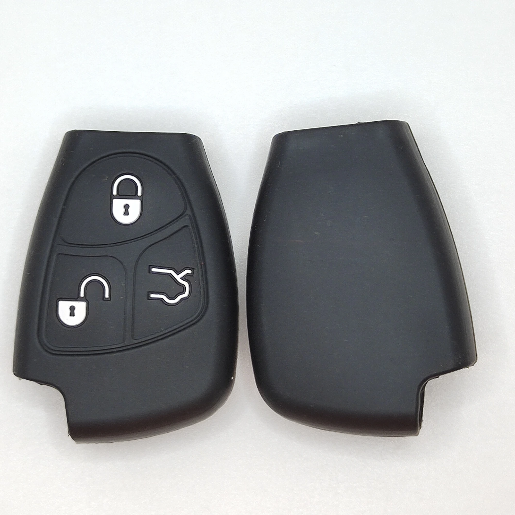 3 أزرار غطاء مفتاح سيليكون كلاسيكي (BC201) — BC201 black classic silicone automotive key cover in front and back paired view, showing 3 visible button zones and a rounded triangular smart-key cover.