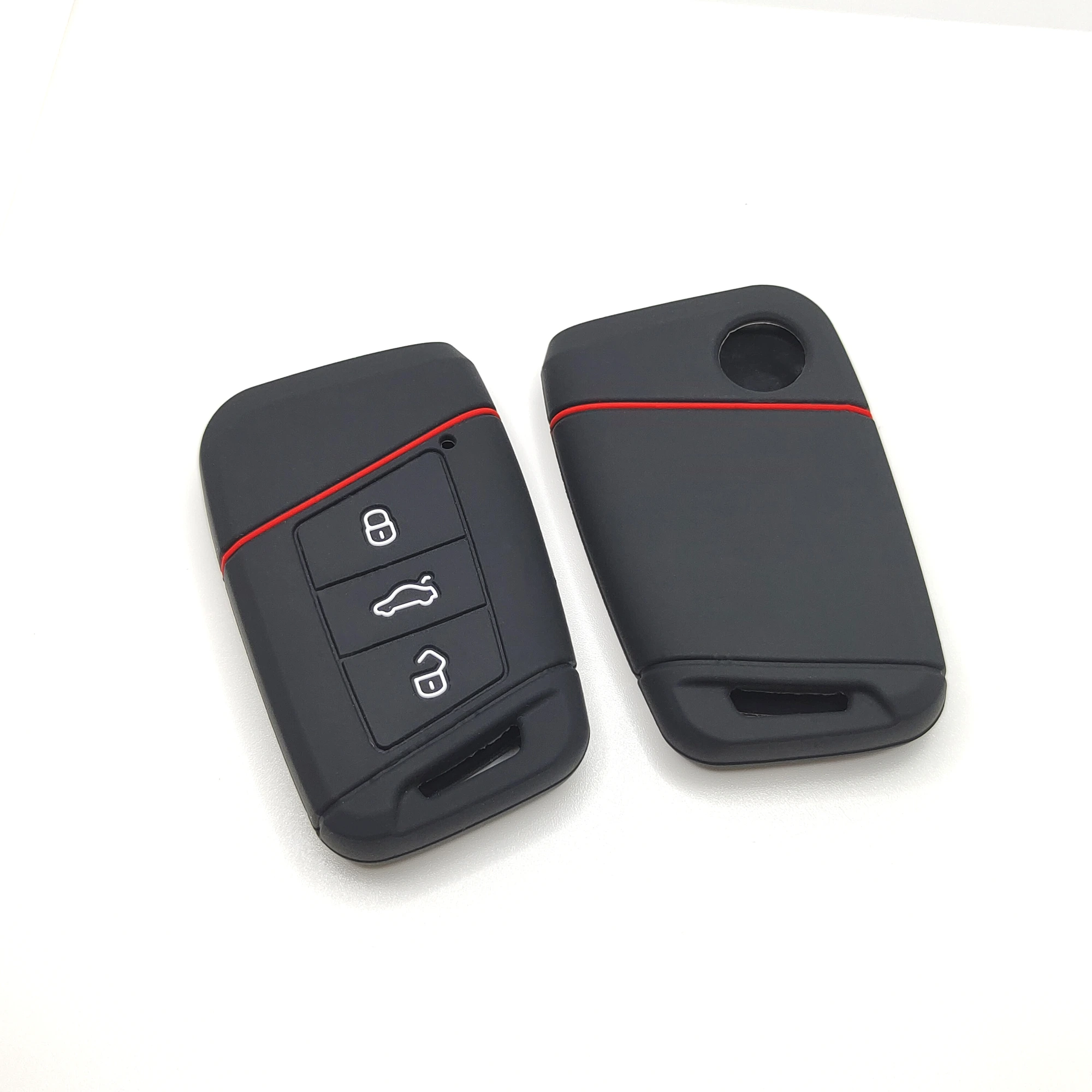 3 أزرار غطاء مفتاح سيليكون كلاسيكي (DZ302) — DZ302 black classic silicone automotive key cover in front and back angled view, showing 3 visible button zones and a slim rectangular smart-key profile.